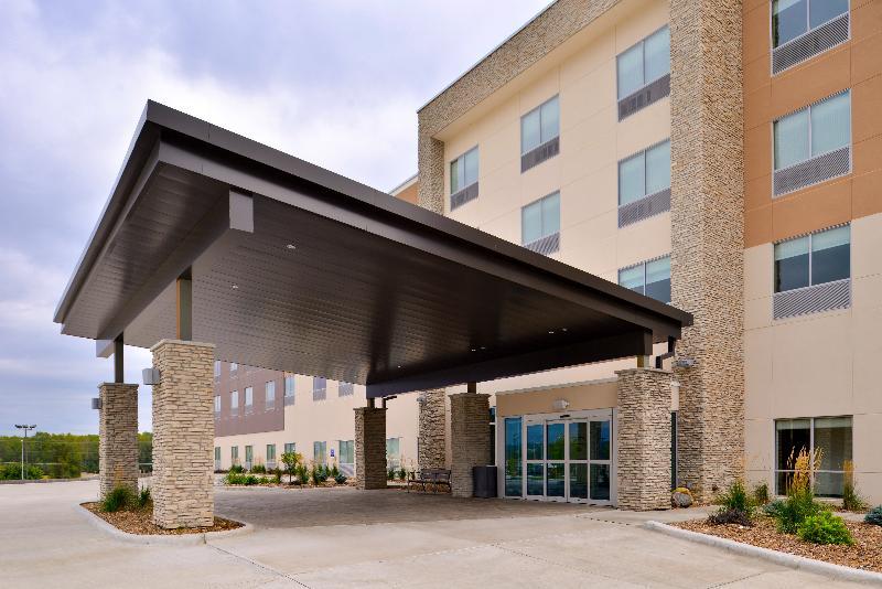 Holiday Inn Express And Suites Ottumwa Exterior photo